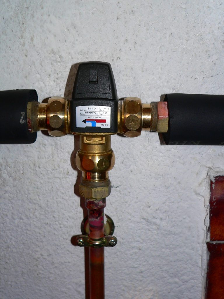Régulateur de température d'eau chaude sanitaire