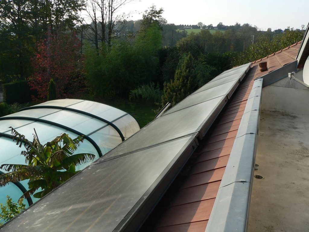Système solaire combiné Budérus SKS 4.0 sur tuiles mécaniques.