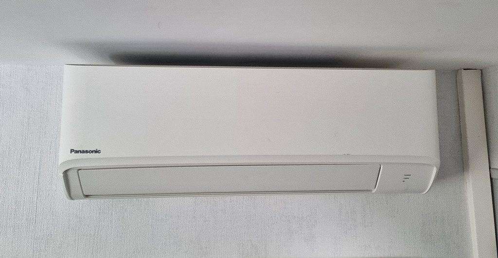 Console Panasonic dans bureau